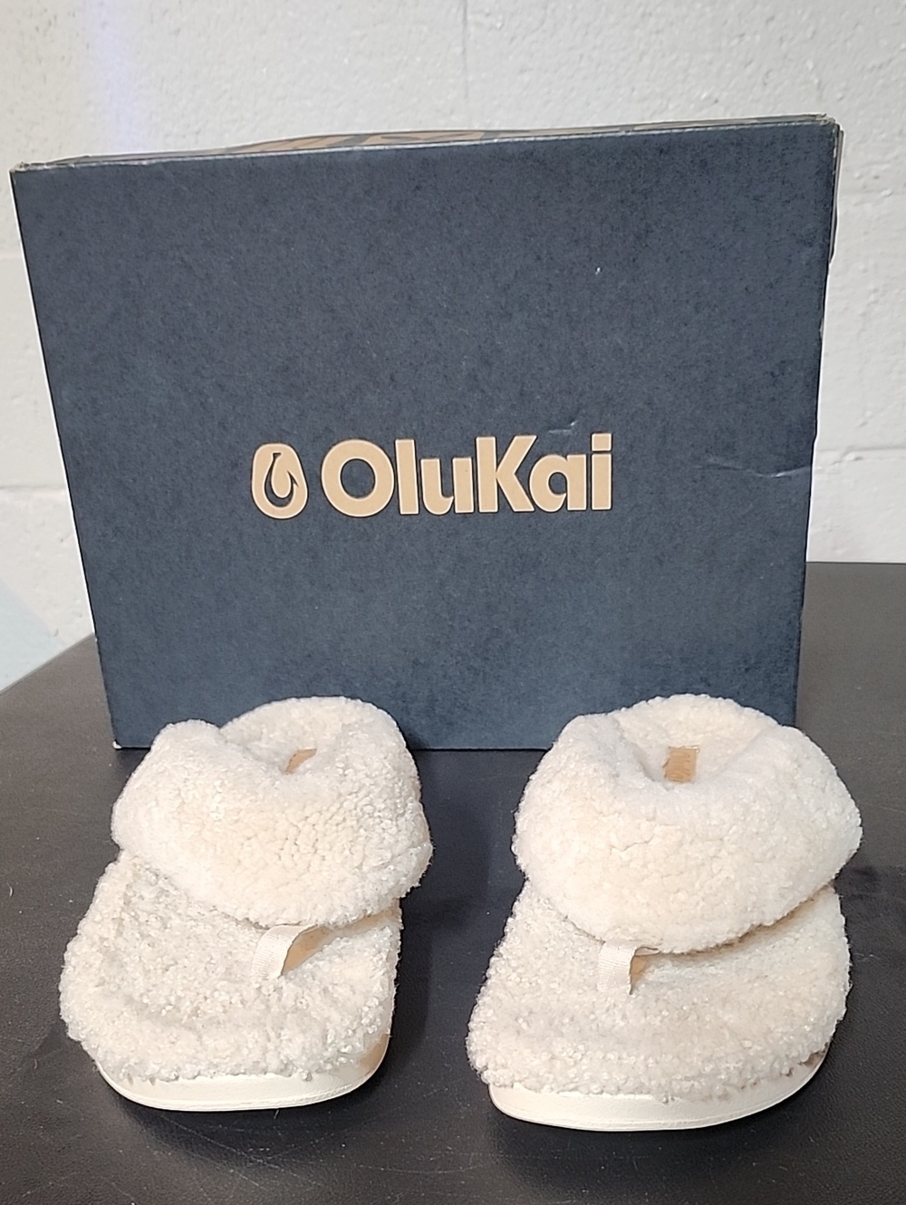 OluKai Kipea Sherpa Flip-Flop Slides in Cream - Picture 3 of 7